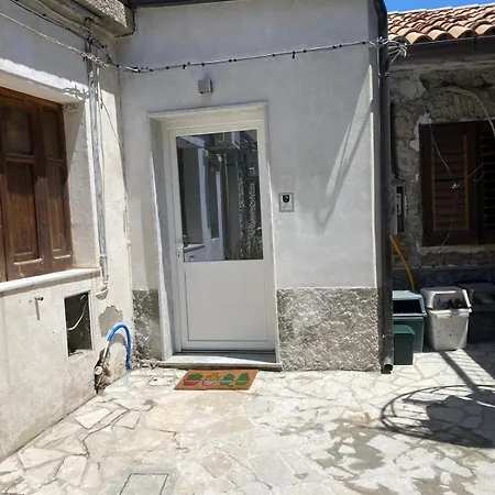 Romeo' S House *